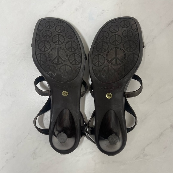 Donald J Pliner Y2K Size 8 Temira Metallic Sandals Formal Party - Picture 9 of 9